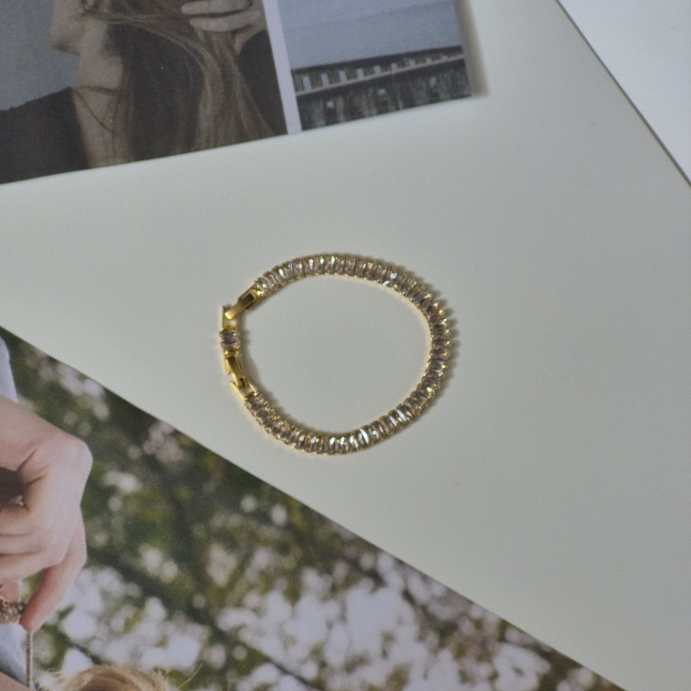 Elegant Gold Bracelet